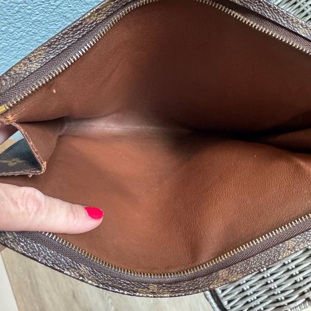 Authentic Louis Vuitton Monogram Cosmetic Clutch Bag - Picture 2 of 6